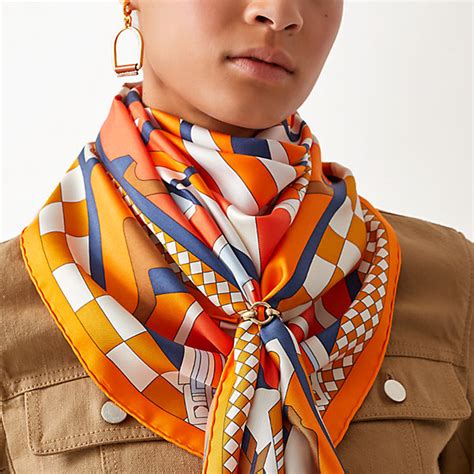 how to.wear hermes scarf